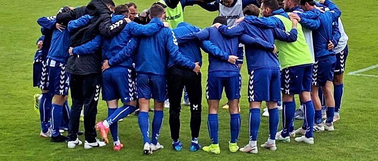 La plantilla del Alcoyano se conjura antes de afrontar un partido de liga en El Collao.