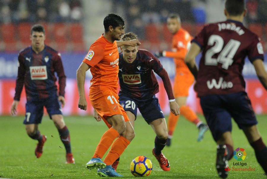 José González debuta en el banquillo del club blanquiazul logrando un empate en Ipurúa en el que el equipo supo competir