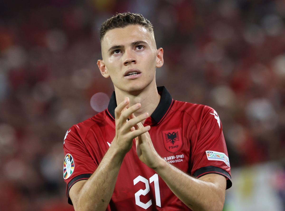 Kristjan Asllani, una de las caras visibles de Albania