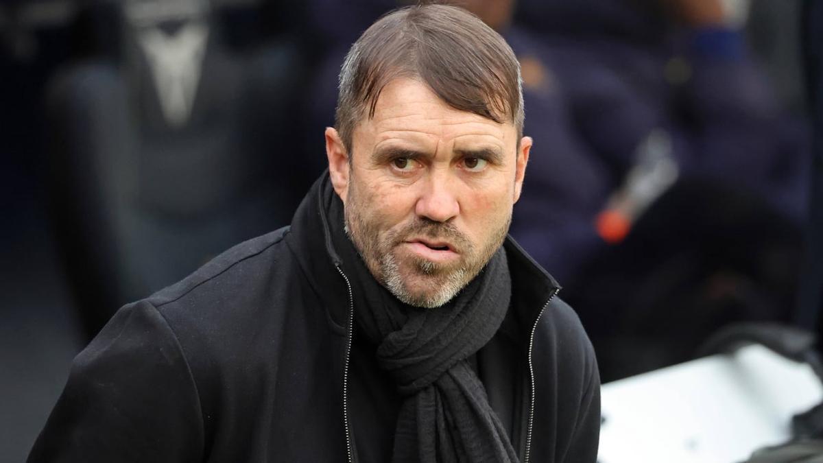Coudet, durante el último partido ante el Levante, en medio de rumores sobre su posible salida a River.
