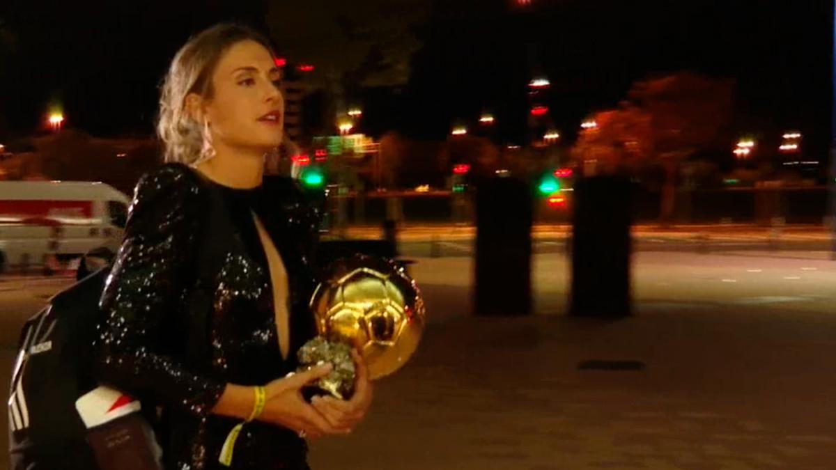 Así llegó Alexia Putellas a Sevilla con el Balón de Oro
