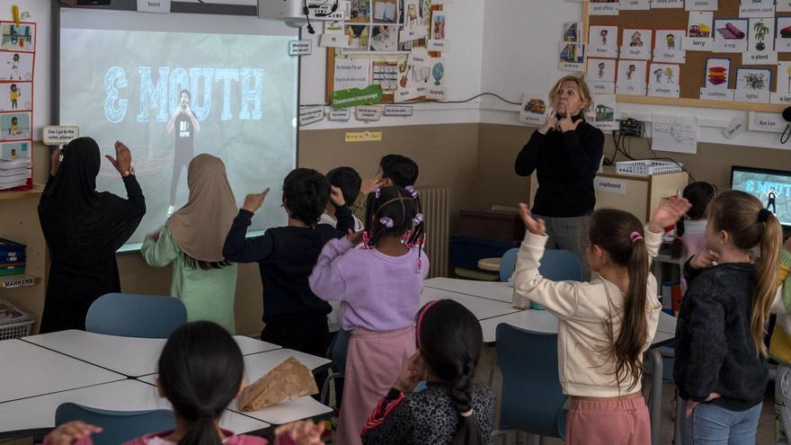 Niños en una clase de inglés en Barcelona.