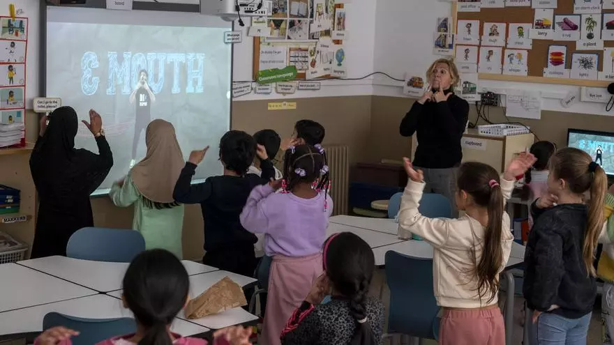 Así es como debes actuar con niños pequeños durante un apagón eléctrico