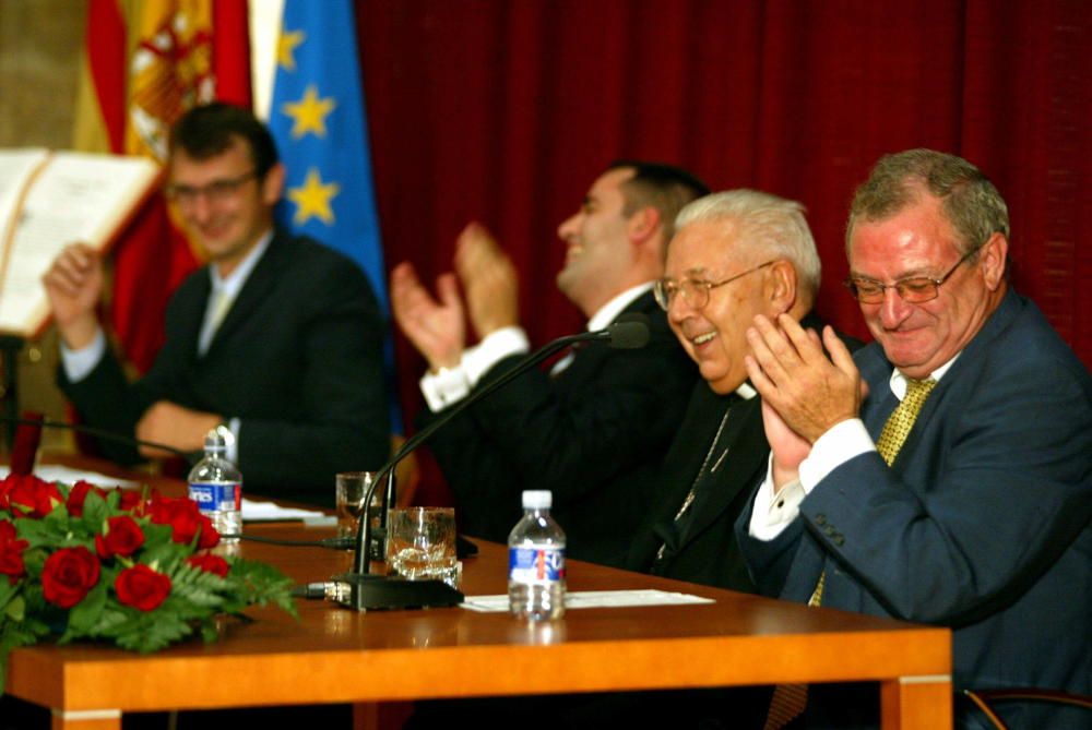 Homenaje a Vicent Cardona en Alaquàs en 2004.