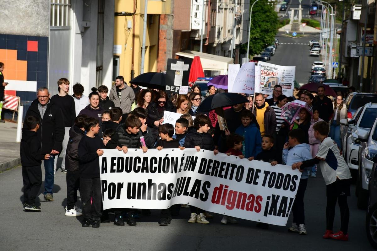 Asistentes a la movilización en Vila de Cruces.