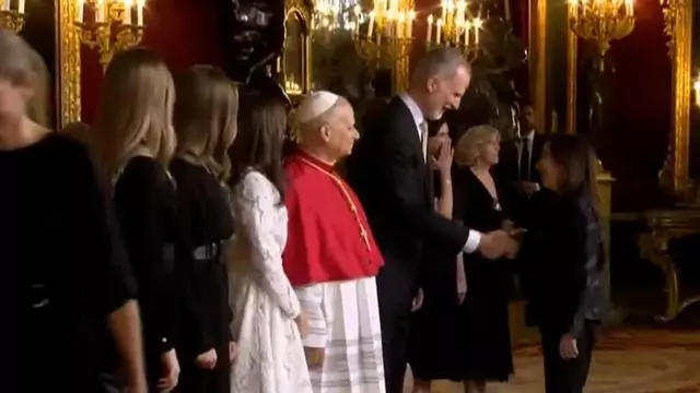 El divertido momento entre Margarita Robles y el Rey Felipe VI por un fallo de protocolo