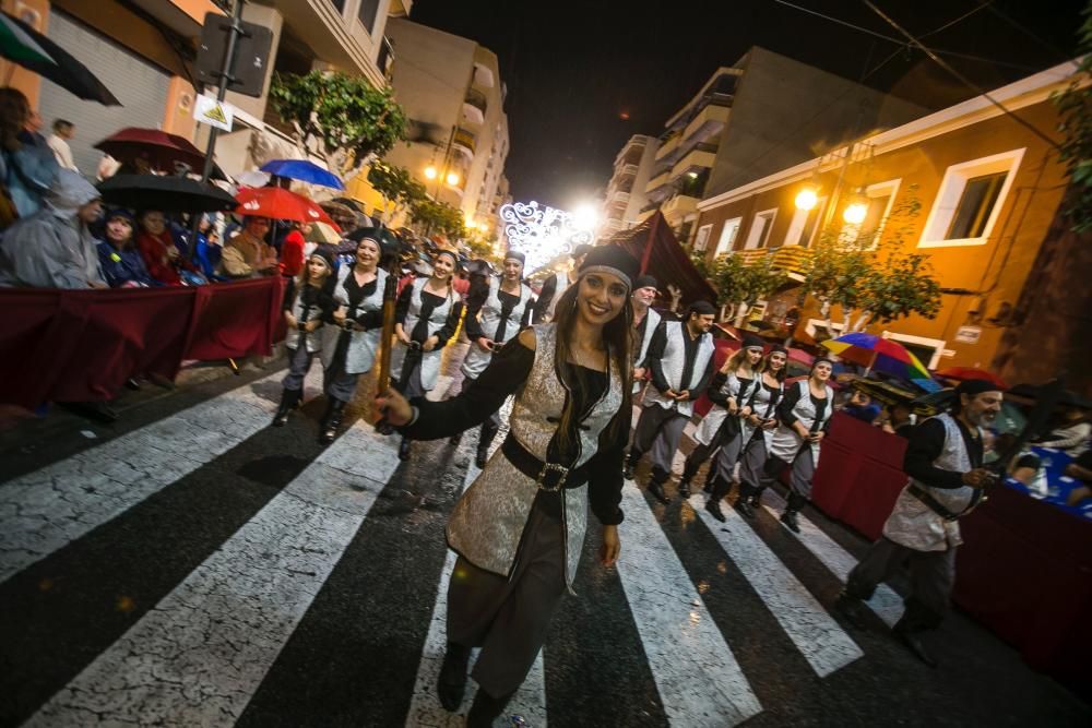 La naturaleza y los cuentos infantiles brillan en la entrada de Moros y Cristianos de El Campello