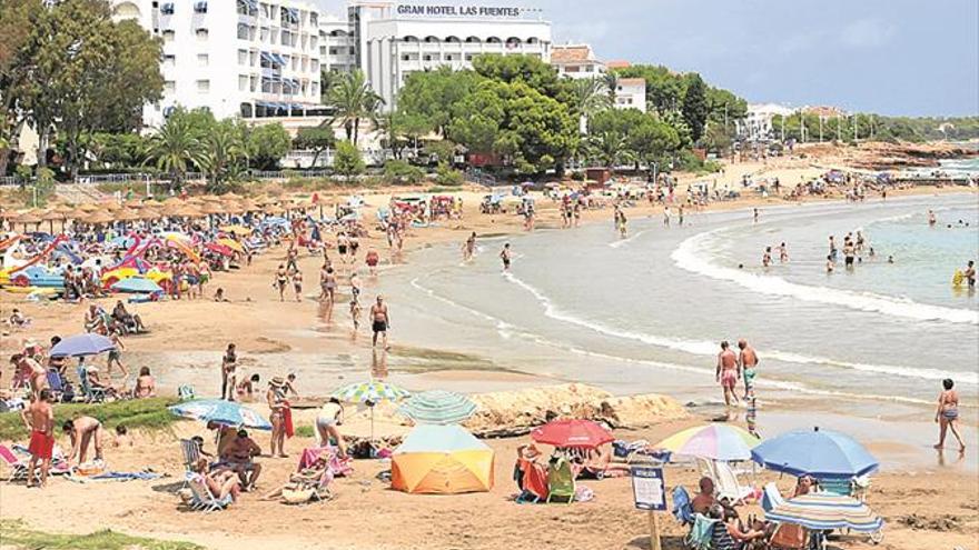 Alcossebre vive unas celebraciones junto al mar en los días más divertidos del verano