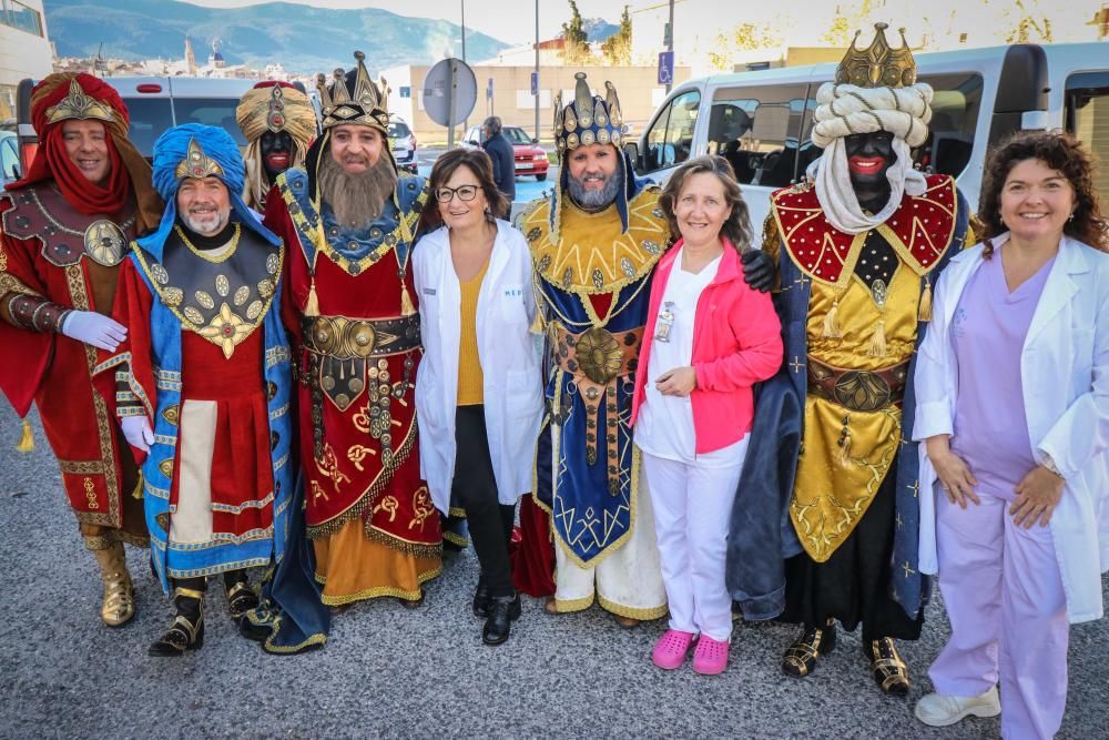 Los Reyes Magos visitan a niños y mayores