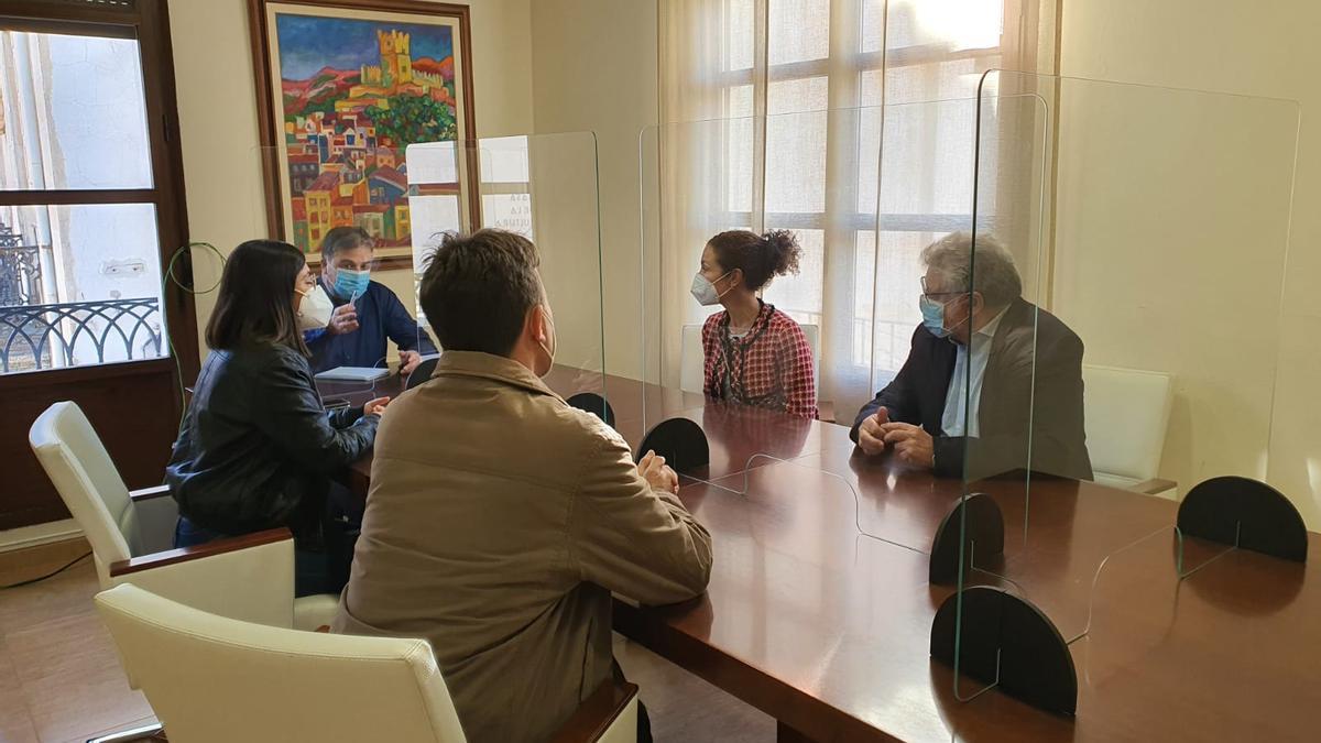 Los coordinadores de los centros de salud de Villena con la concejala de Sanidad y el alcalde.