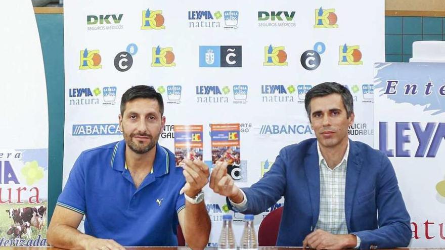 Charlie Uzal, a la izquierda, y Juan Carlos Fernández presentan los abonos de la campaña 2015-16.