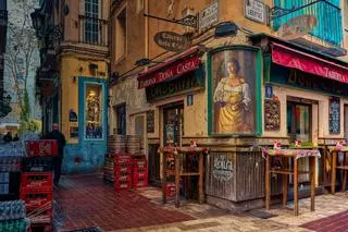 La meca de la gastronomía española es un entramado de callejuelas en el corazón de Zaragoza donde ir de tapeo