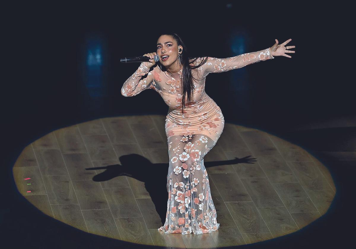 María José Llergo, durante su actuación en los Premios de la Academia de la Música en 2024.