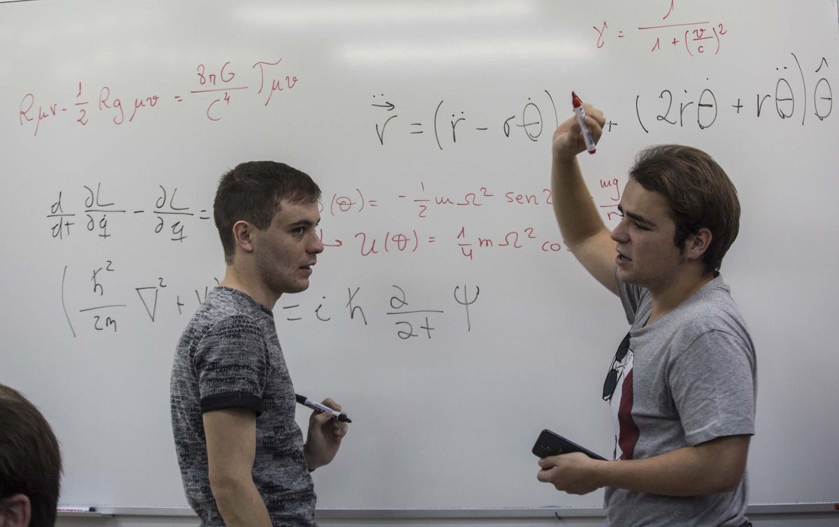 Estudiantes de Física, en la Universidad de Alicante