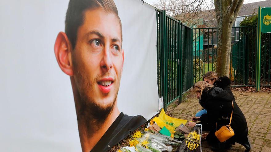 Aficionados del Nantes rinden homenaje a Emiliano Sala // EDDY LEMAISTRE