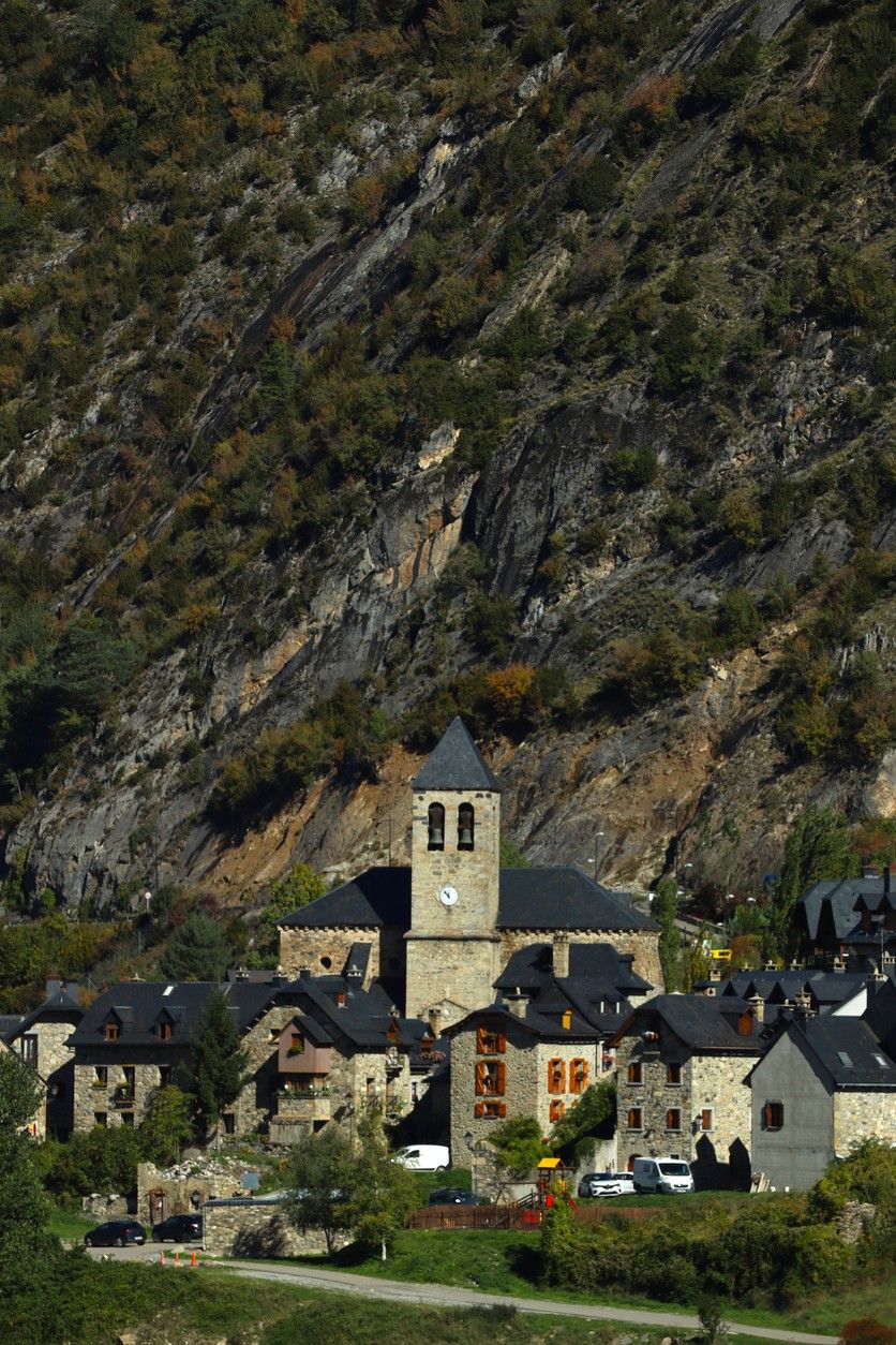 Las casas de piedra y pizarra de Lanuza