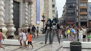 Animación por las calles en la fiesta del comercio de Benicarló