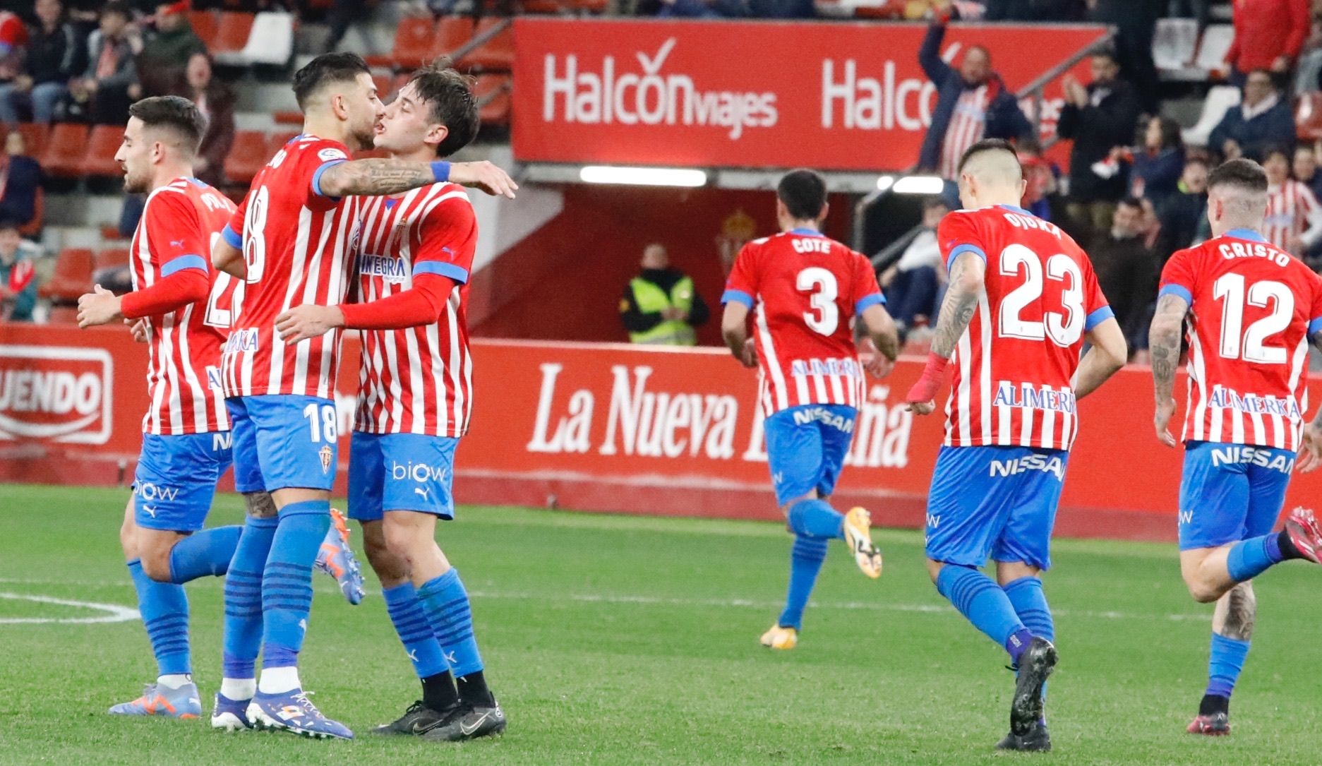 En imágenes: Así fue el Sporting-Huesca en El Molinón