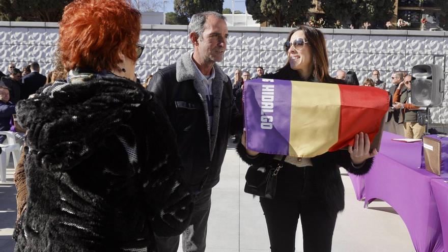 Entrega de restos a familiares de fusilados en el Cementerio de Paterna