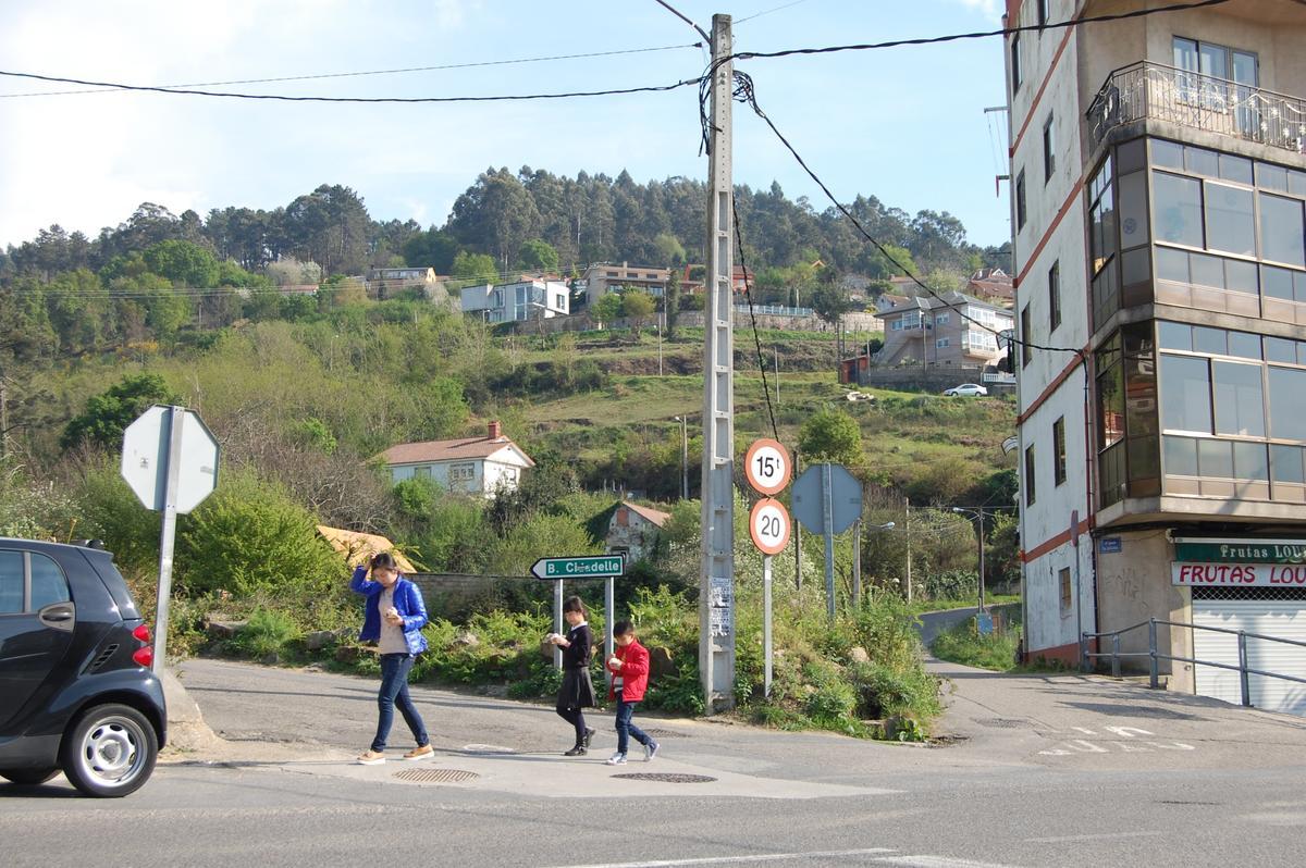 Acceso al barrio de Cidadelle desde la Avenida de Redondela. / A.P.