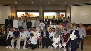 Sale a la calle la revista ‘El Caballista’, uno de los momentos más esperados de la prefiesta Caravaqueña