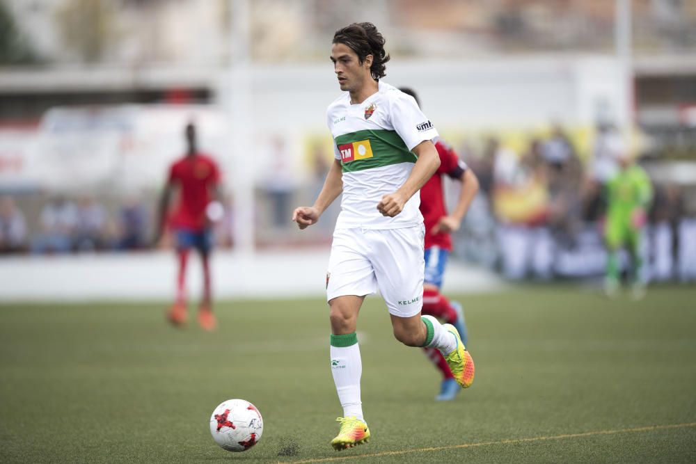 Un gol de Edu Albacar permite al Elche empatar en Sagunto en un partido con mucho músculo y poco fútbol.