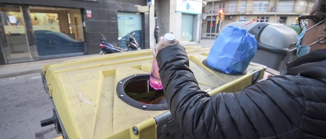 Tots els contenidors de selectiva, i també la brossa, la gestiona Fomento