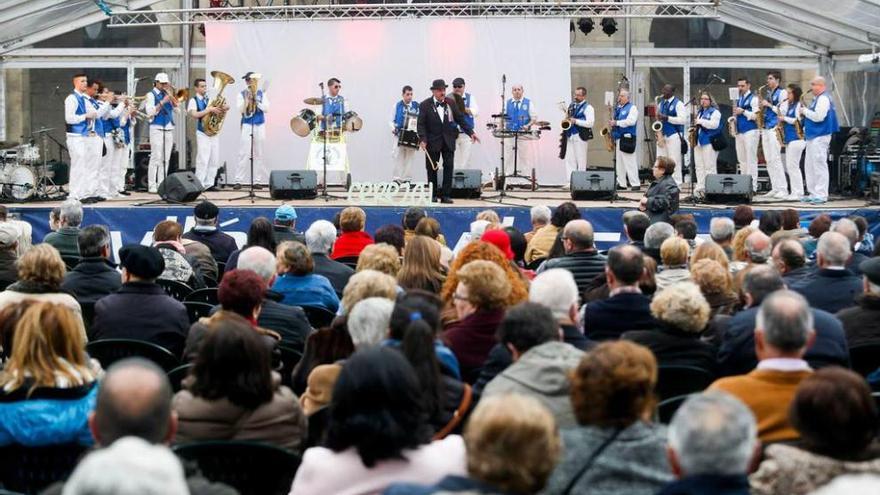 &quot;El Felechu&quot;, ayer, en la plaza de España.