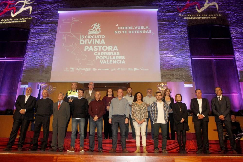 Todas las imágenes de la Gala de entrega de premios del Circuito Divina Pastora Valencia de Carreras Populares 2016