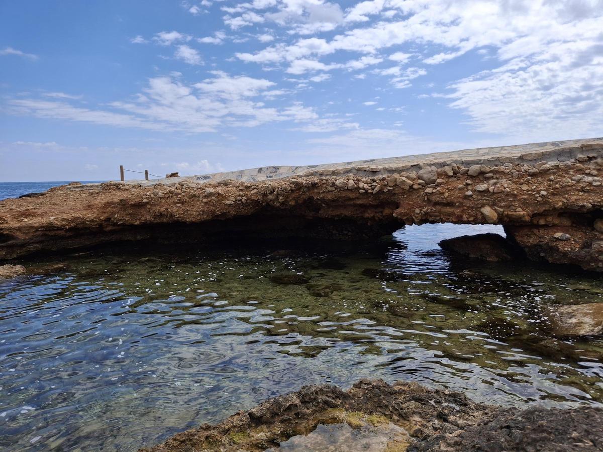 Una galería bajo la plataforma de la Punta Negra