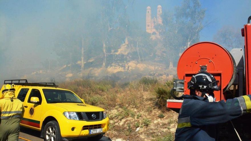 El incendio amenazó la Ermita del Santo Cristo de Cieza