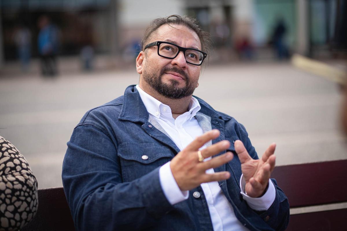 José Heredia explicando el origen gitano en Canarias