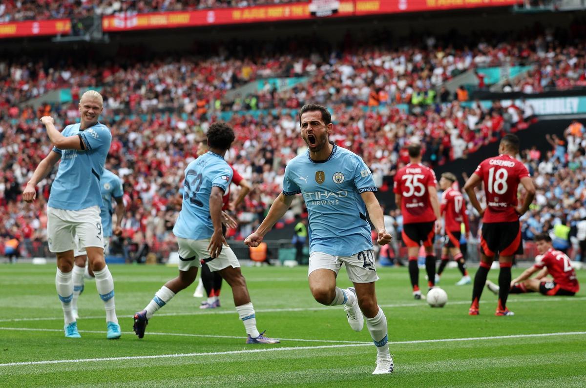 Un duelo reciente entre el Manchester City y el United.