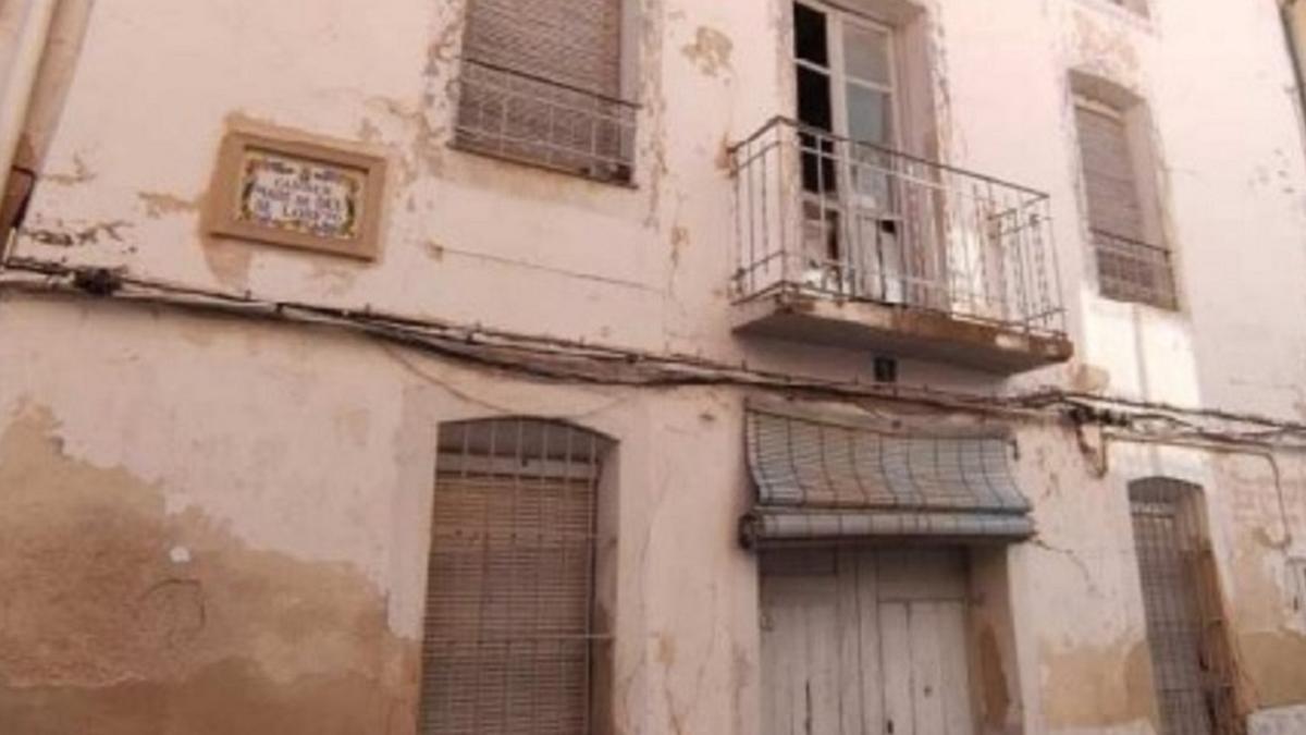 Una de las dos casas que van a adquirirse en la calle Virgen de Loreto.