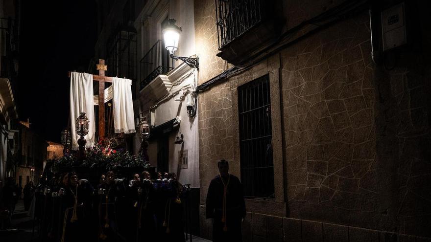 Fotogalería | Procesión de la Madrugada de Cáceres, en imágenes
