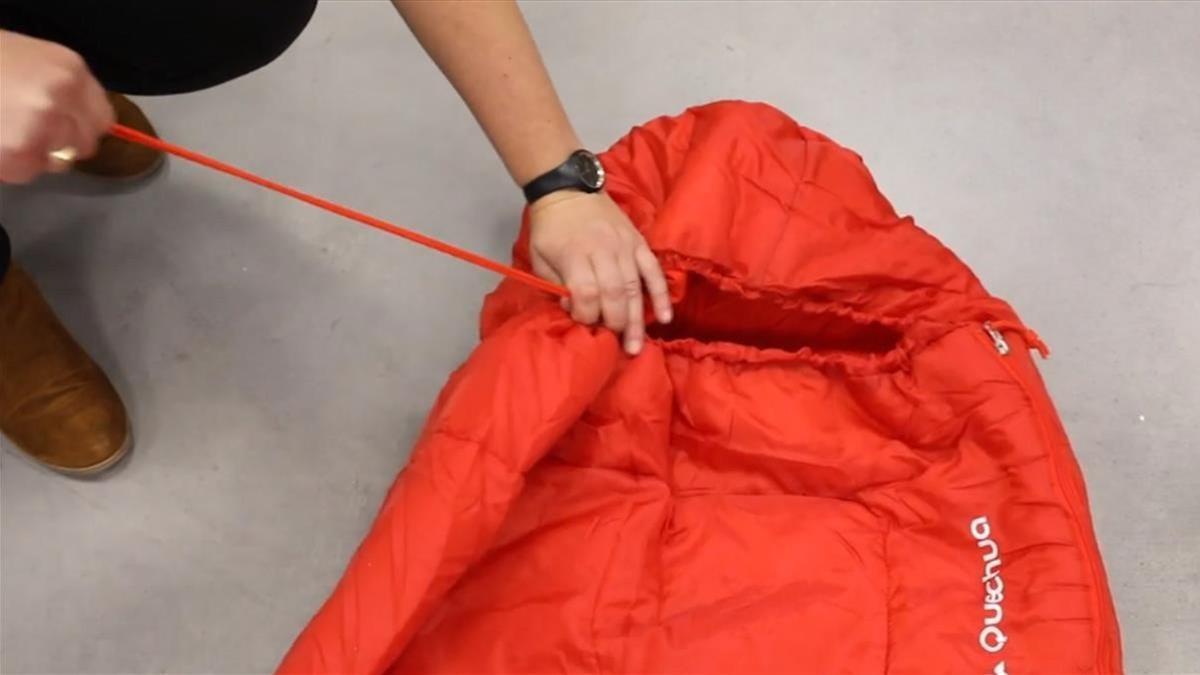 Decathlon retira un saco de dormir infantil por peligro de accidente