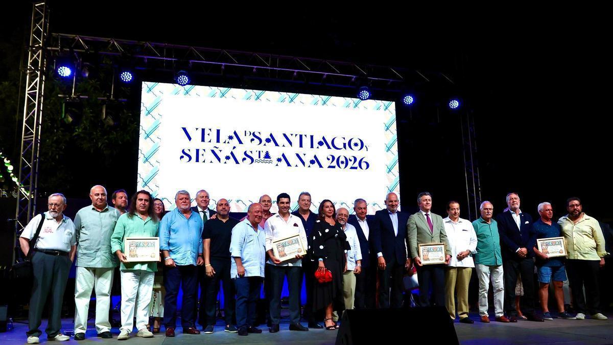 Foto de familia de los premiados.