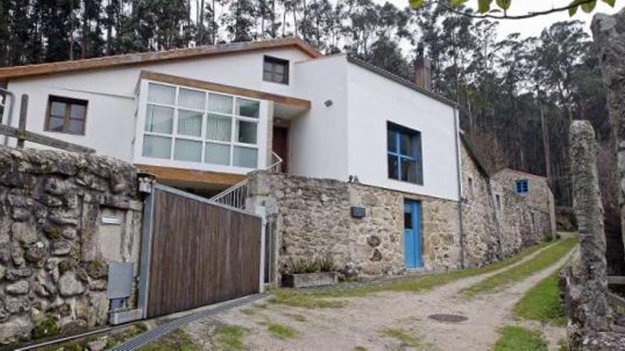 La casa rural a la que el Concello ordena el cese inmediato de actividad, en Viladesuso.  // Marta G. Brea