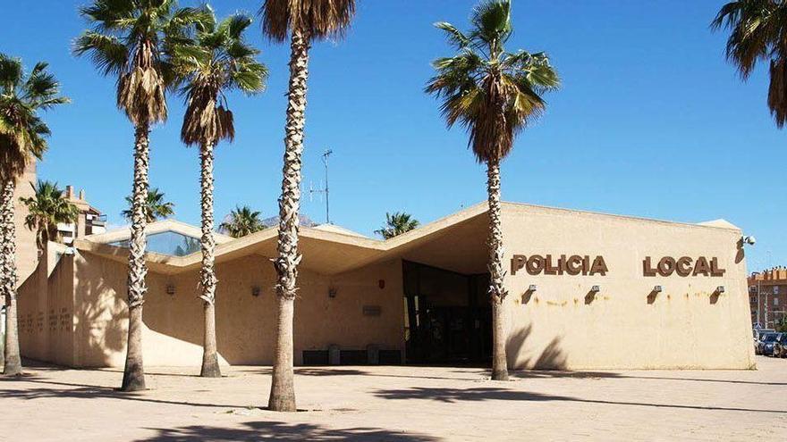 La Policía Local detiene a dos personas en La Vila por robar en vehículos estacionados