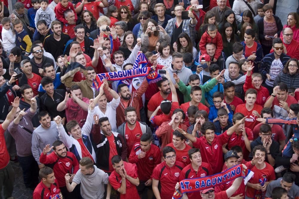 El Saguntino celebra el título de campeón