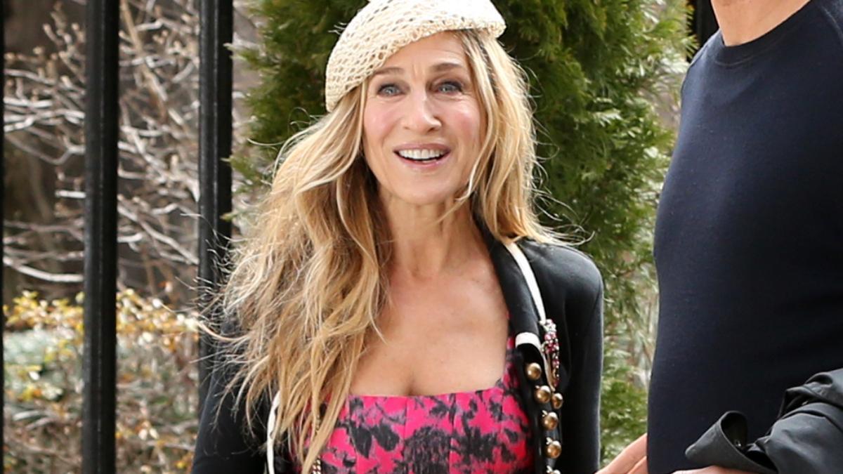 El look con el que Carrie Bradshaw recupera (¡por fin) el verdadero espíritu de Sexo en Nueva York