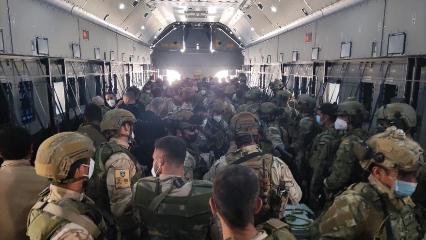 Embarque de soldados españoles final de evacuación en Afganistán 27-08-2021