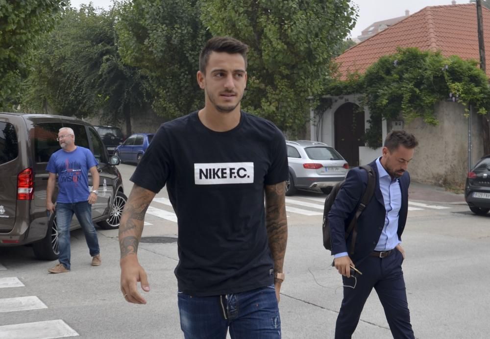 Joselu pasa reconocimiento médico con el Deportivo