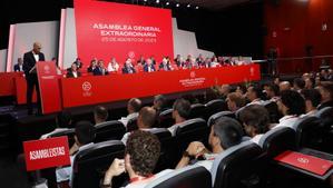 El presidente de la Real Federación Española de Fútbol (RFEF), Luis Rubiales, ofrece una rueda de prensa en la Asamblea General Extraordinaria, en la Ciudad del Fútbol de Las Rozas, a 25 de agosto de 2023, en Madrid (España). Luis Rubiales ha comparecido