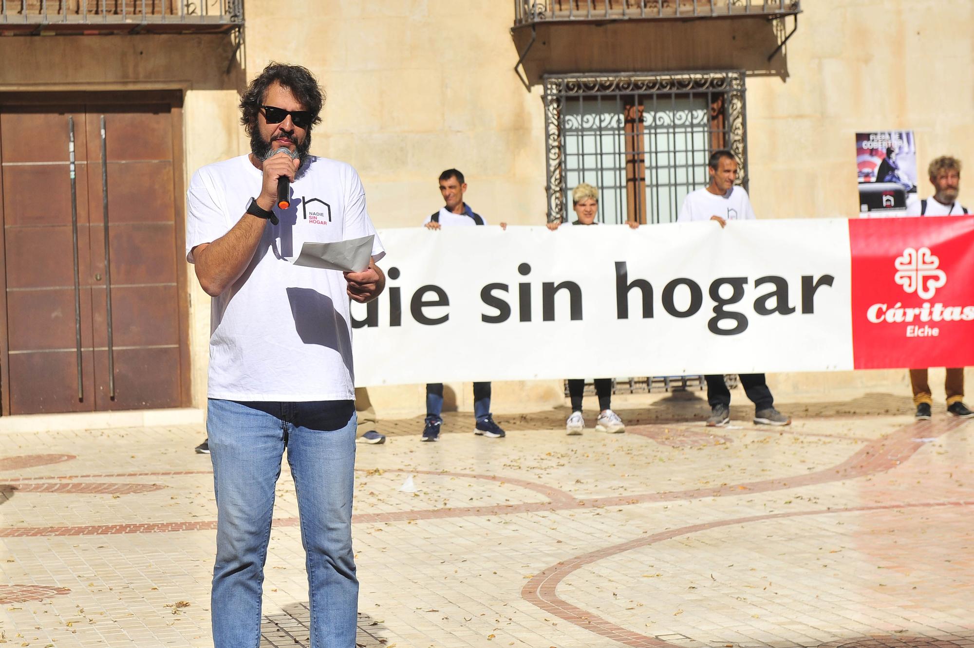 Concentración por los derechos de las personas sin hogar en Elche