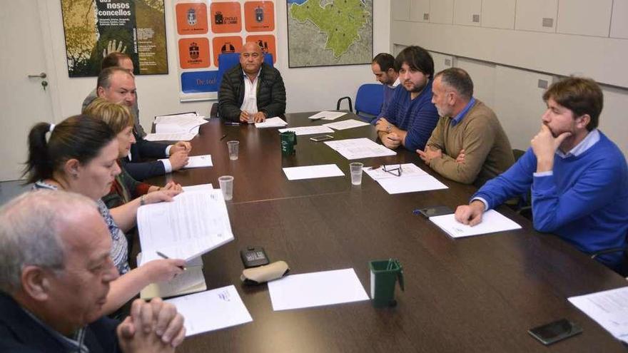 Pleno del Consorcio celebrado ayer en la sede, en Guísamo.