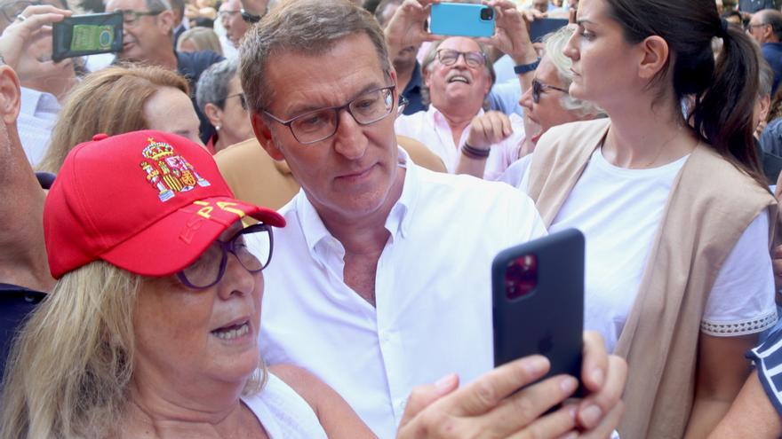 El president del PP, Alberto Núñez Feijóo, a la manifestació de SCC contra l'amnistia a Barcelona