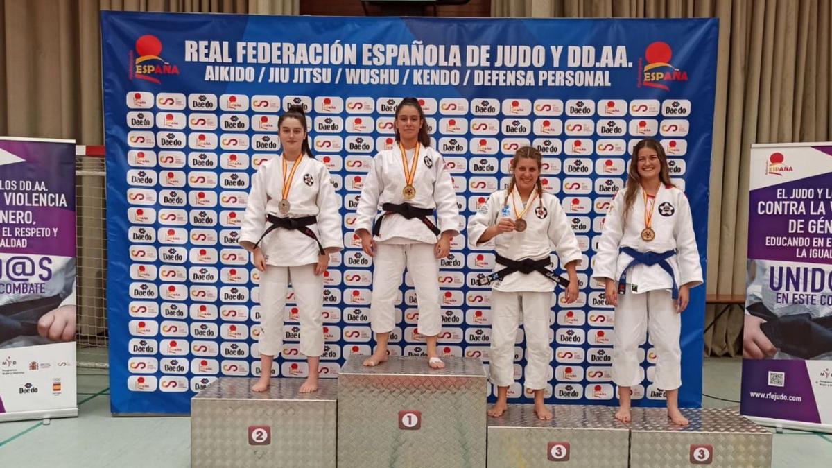 La jiujitsuka Anita Fernández, sobre el tercer cajón al remate de la competición. |  // FDV