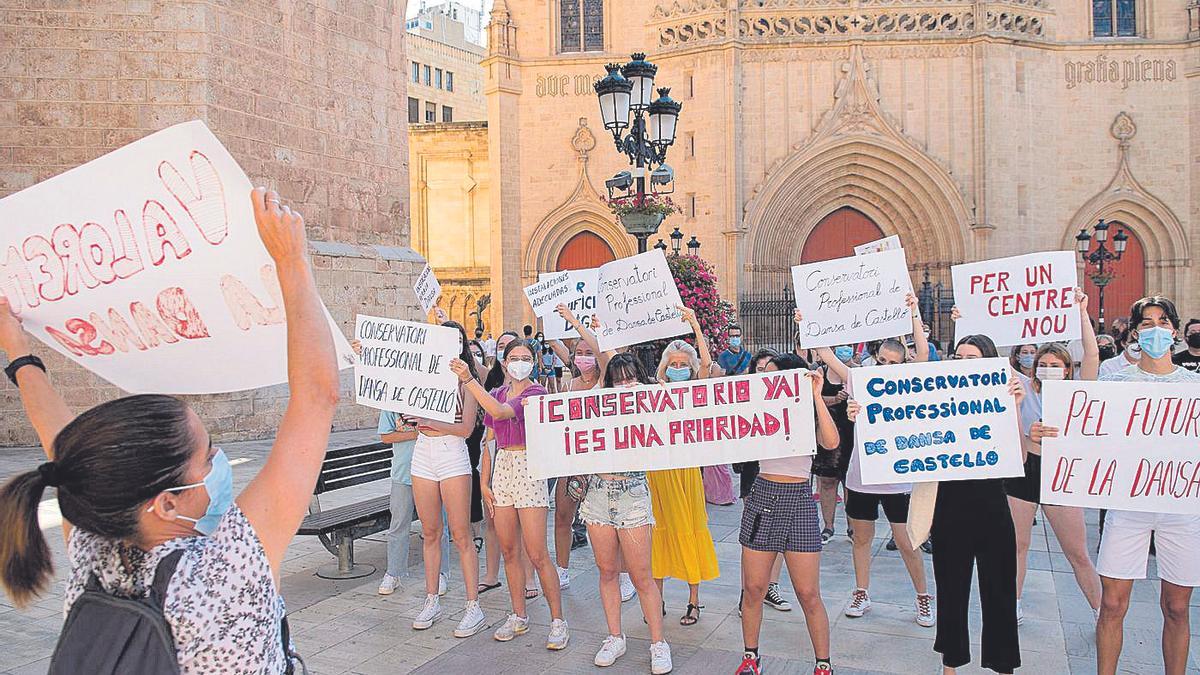 La plaza Mayor de Castelló acogió en el pasado mes de junio una manifestación a favor del nuevo conservatorio.