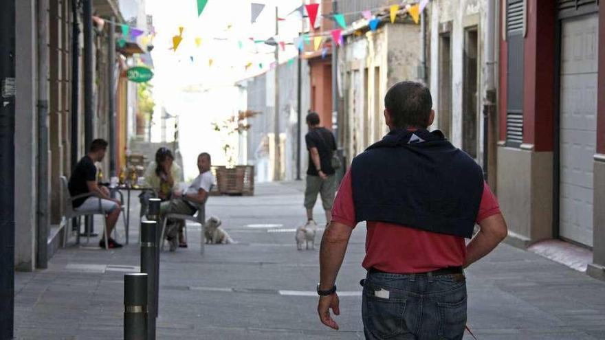 Aspecto que presentaba la Zona dos Viños el pasado verano. // Bernabé/Noelia Porta